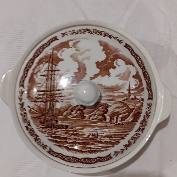 Fair winds serving bowl with lid - Picture 1 of 5